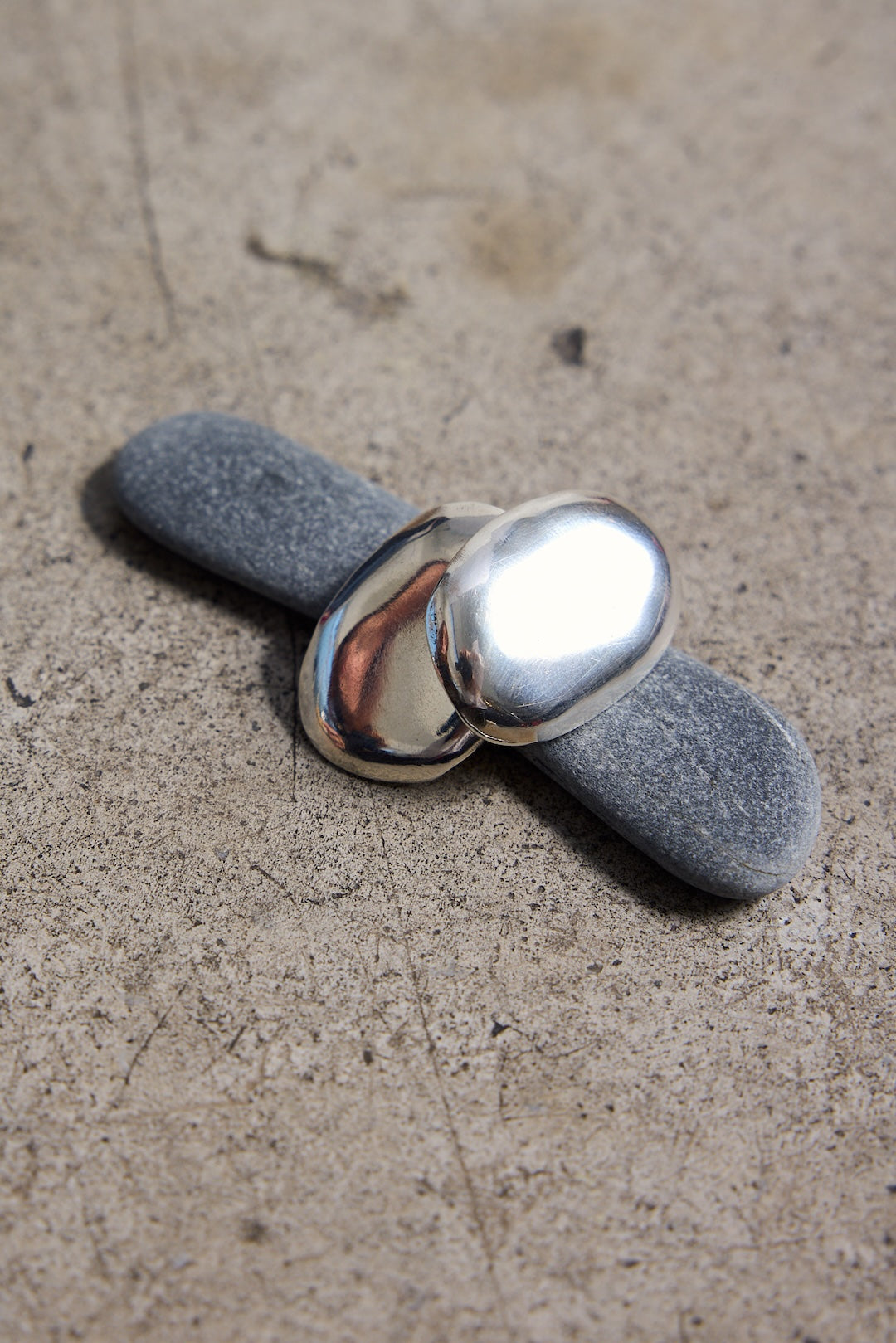 Long Dome Pebble Ring